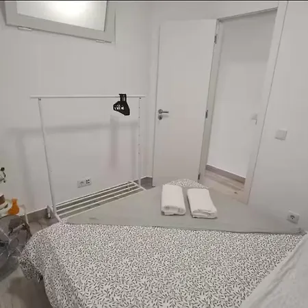 Apartment 2 Bed Unit In Alfama *